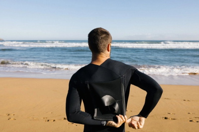 Zwemwetsuit vergeleken met een surfwetsuit